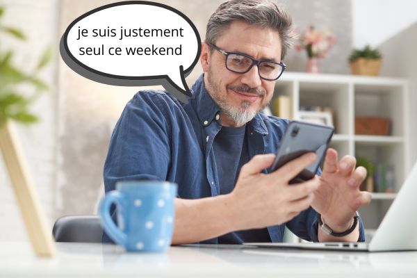 homme seul qui a envie de s'amuser