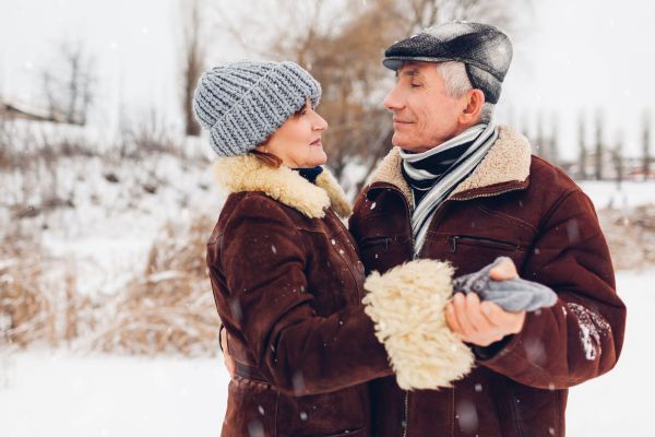 couple senior qui se rencontre sur un site de rencontre